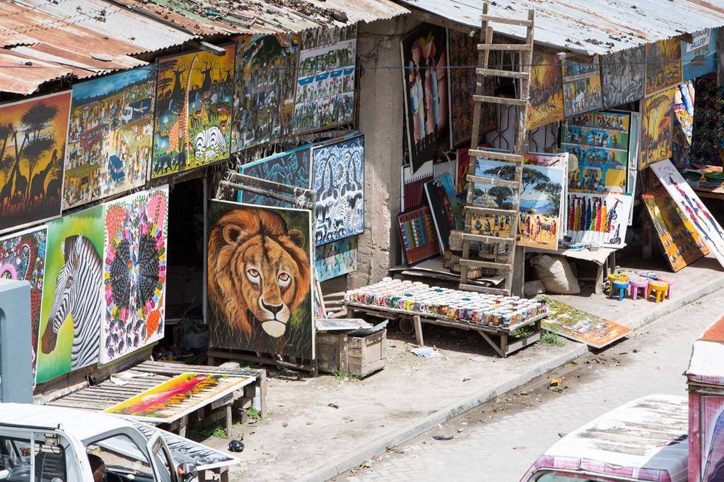 Q-Bar & Guesthouse ดาร์เอสซาลาม ภายนอก รูปภาพ